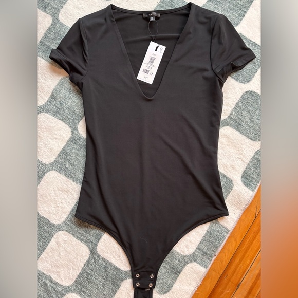 Dynamite Cassidy Sculpt Short Sleeve V-Neck Bodysuit - Black Small - Picture 2 of 7